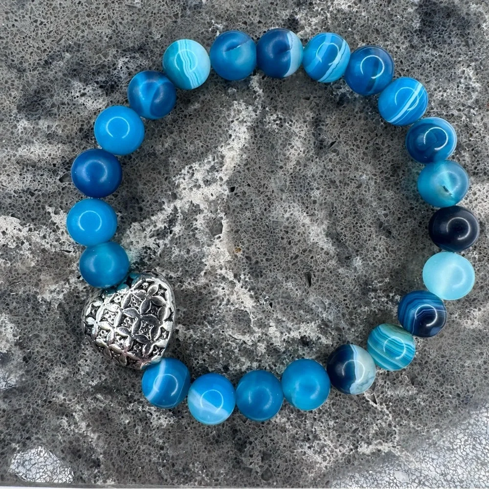 HAND CRAFTED Blue Agate Stretch Bracelet 6.5” Beaded Gemstone Silver Heart NWT